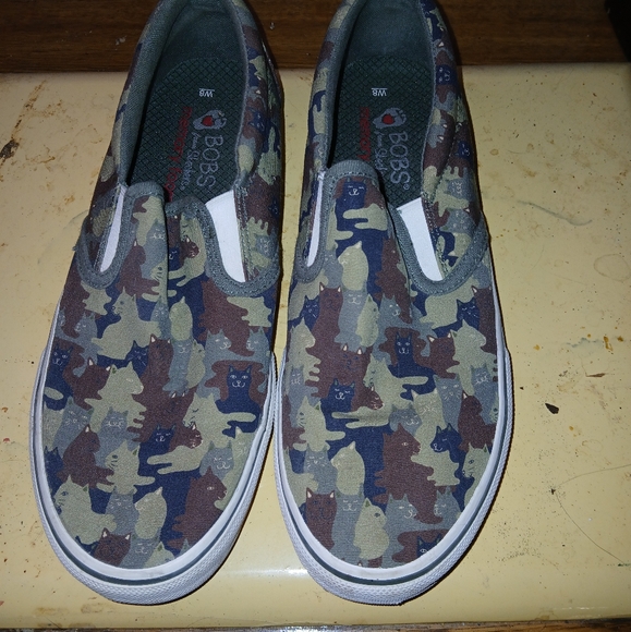 BOBS Skechers, Camo Cat Pattern Slip-ons,  Womens Size 8 - Picture 1 of 4